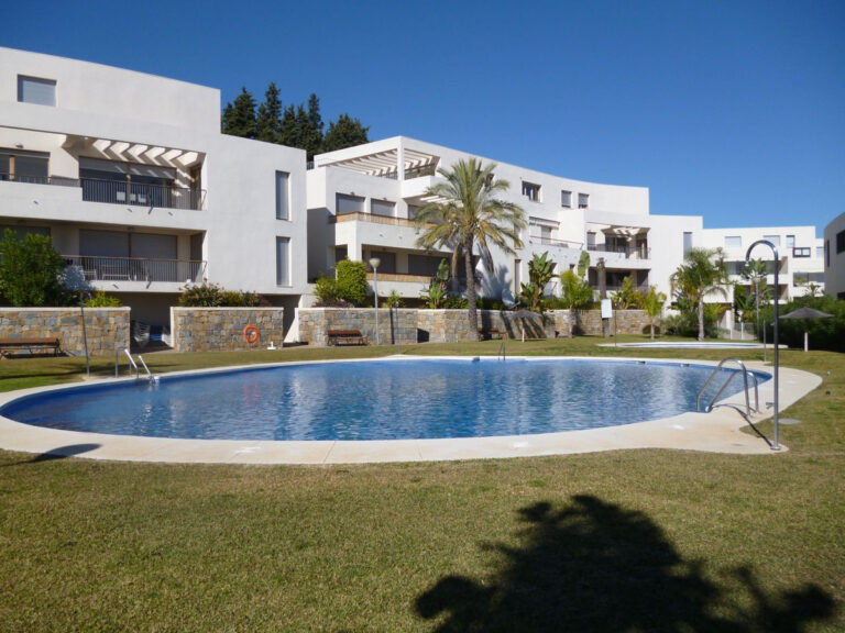 R4129750 | Middle Floor Apartment in Marbella – € 345,000 – 3 beds, 2.5 baths