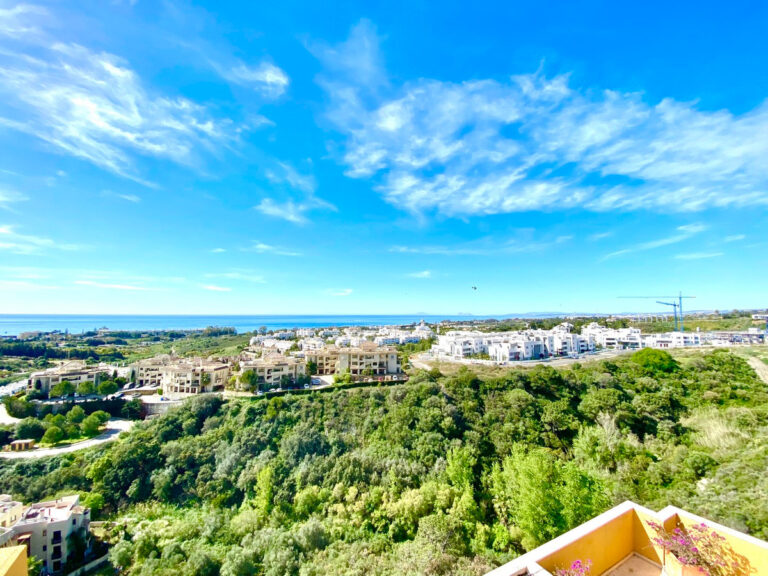 R4229776 | Penthouse Duplex in Estepona – € 345,000 – 3 beds, 3 baths