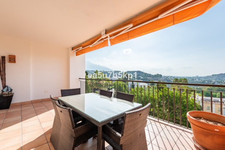 R4308187 | Middle Floor Apartment in Benahavís – € 345,000 – 2 beds, 2 baths