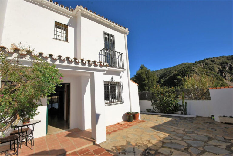 R4201366 | Semi-Detached House in Benahavís – € 349,900 – 2 beds, 2.5 baths