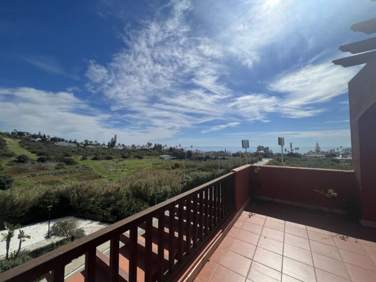 R4281820 | Penthouse Duplex in Estepona – € 350,000 – 3 beds, 3 baths