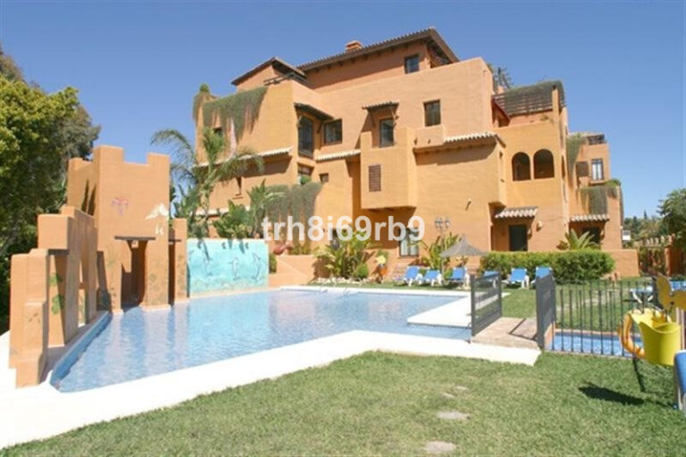 R1967915 | Penthouse Duplex in El Paraiso – € 353,000 – 4 beds, 3 baths