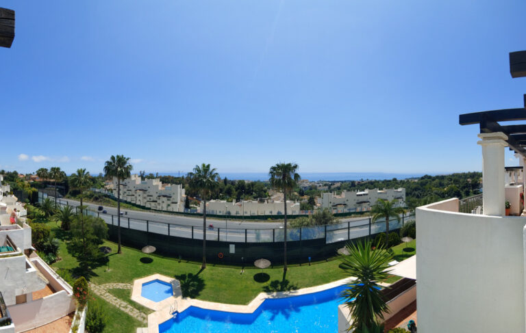 R4053733 | Penthouse in Marbella – € 375,000 – 2 beds, 3 baths