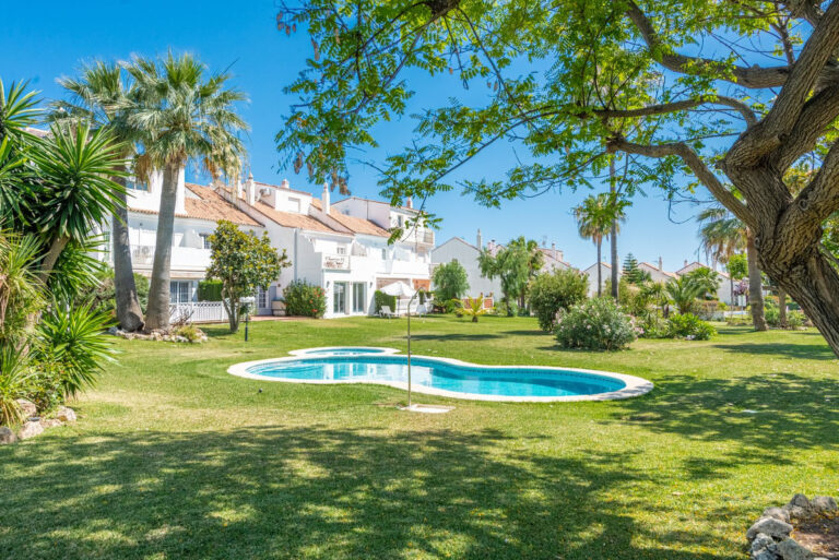 R4185193 | Townhouse in Atalaya – € 379,000 – 4 beds, 3.5 baths