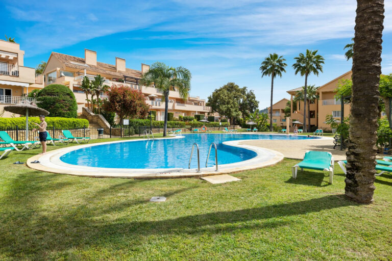 R4305457 | Ground Floor Apartment in Elviria – € 380,000 – 2 beds, 2 baths