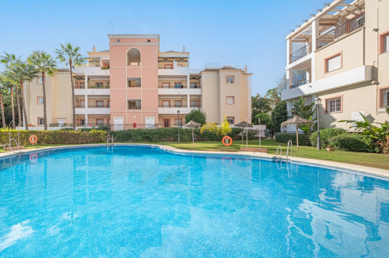 R4281706 | Middle Floor Apartment in Marbella – € 395,000 – 3 beds, 2 baths