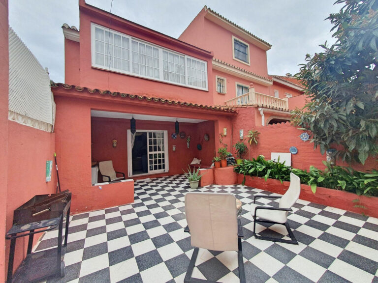 R4199572 | Townhouse in Marbella – € 398,000 – 5 beds, 3 baths