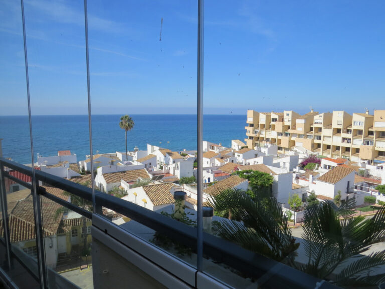 R3426268 | Penthouse in Estepona – € 399,000 – 2 beds, 2 baths