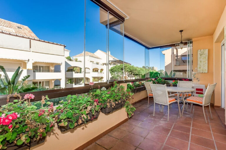 R4145290 | Middle Floor Apartment in Elviria – € 399,000 – 2 beds, 2 baths