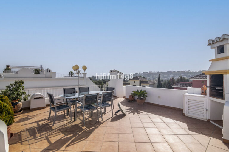 R4258489 | Townhouse in Nueva Andalucía – € 399,000 – 2 beds, 2 baths