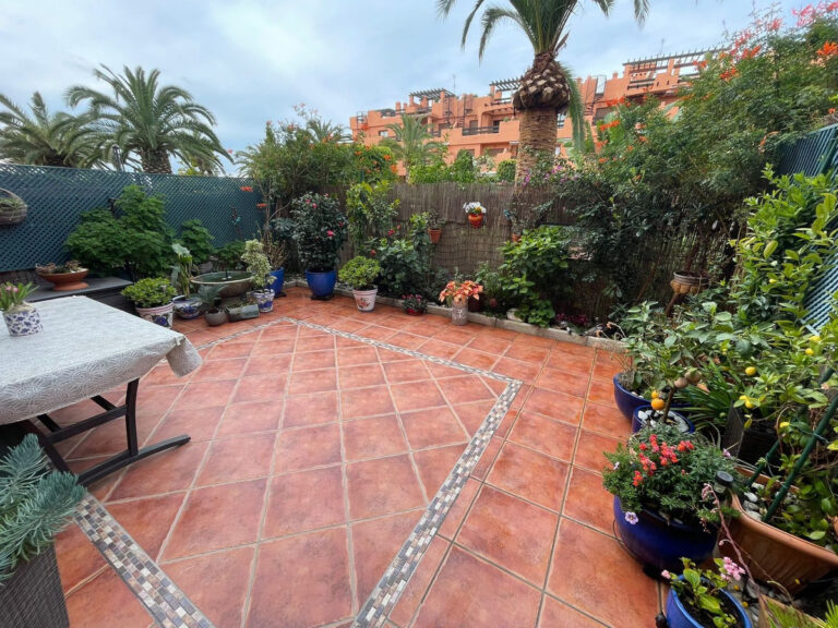 R4250032 | Ground Floor Apartment in Estepona – € 400,000 – 2 beds, 2 baths