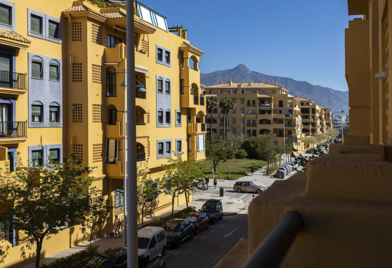 R4288369 | Middle Floor Apartment in San Pedro de Alcántara – € 424,200 – 2 beds, 2 baths