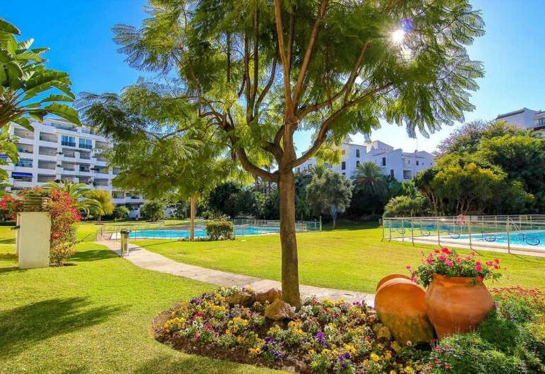 R3610751 | Middle Floor Apartment in Puerto Banús – € 450,000 – 3 beds, 2 baths