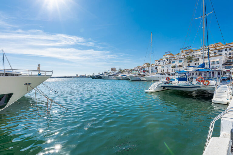 R3931714 | Middle Floor Apartment in Puerto Banús – € 450,000 – 2 beds, 2 baths