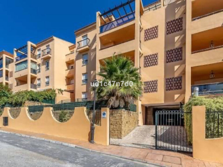 R4163845 | Middle Floor Apartment in Marbella – € 450,000 – 3 beds, 2 baths