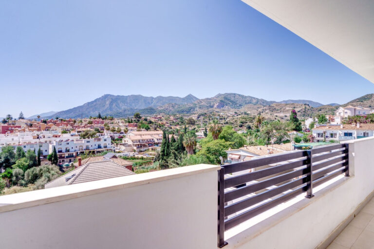 R4277011 | Townhouse in Marbella – € 450,000 – 4 beds, 2.5 baths