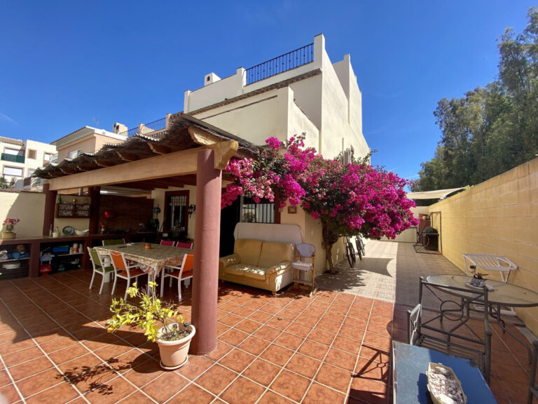 R4288180 | Townhouse in Estepona – € 450,000 – 3 beds, 3 baths