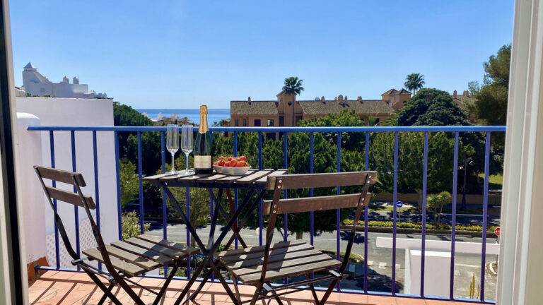 R4292845 | Ground Floor Apartment in Estepona – € 450,000 – 2 beds, 2.5 baths