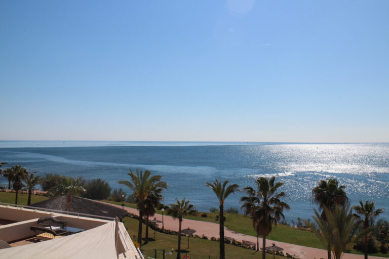 R2639237 | Penthouse in Estepona – € 455,000 – 4 beds, 2 baths