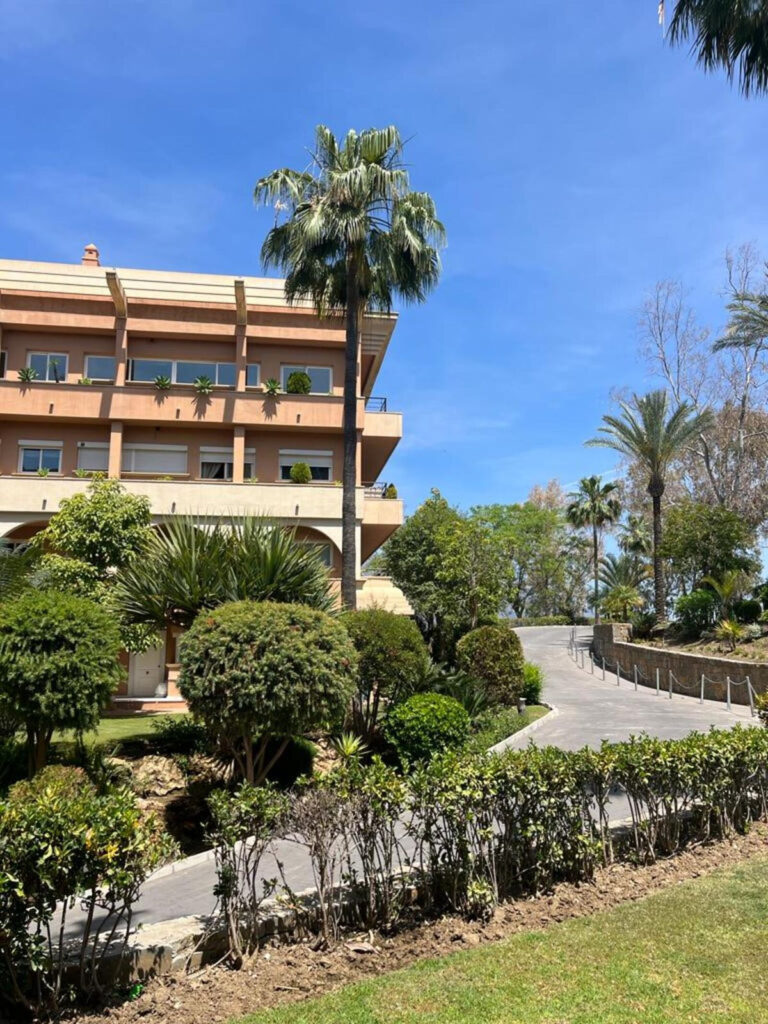 R4309477 | Ground Floor Apartment in Nueva Andalucía – € 460,000 – 2 beds, 3 baths