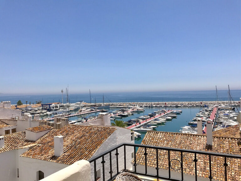 R2458811 | Middle Floor Apartment in Puerto Banús – € 480,000 – 1 beds, 1 baths