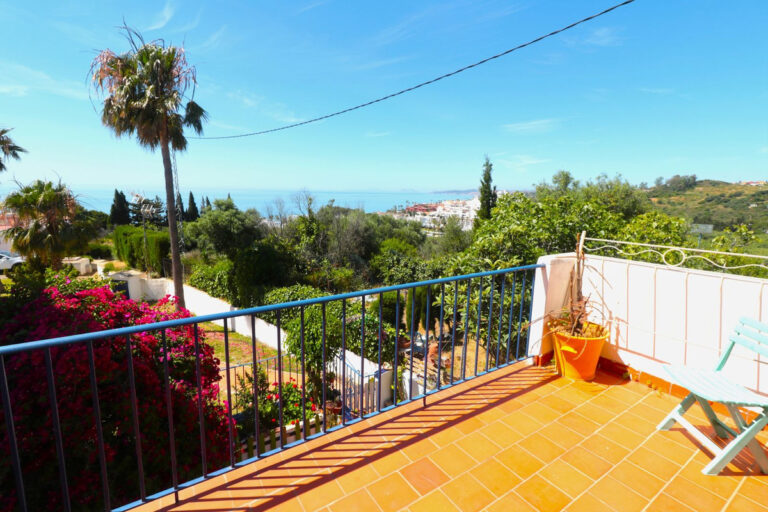 R4063876 | Townhouse in Estepona – € 480,000 – 3 beds, 2 baths