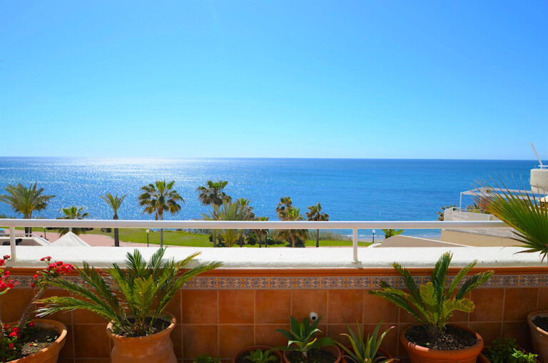 R4250935 | Penthouse in Estepona – € 480,000 – 4 beds, 2 baths