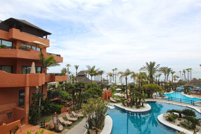 R4308745 | Ground Floor Studio in Estepona – € 480,000 – 1 beds, 1 baths