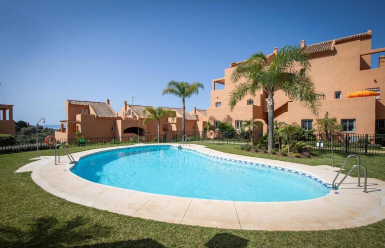 R4277842 | Penthouse in Elviria – € 483,000 – 3 beds, 2 baths