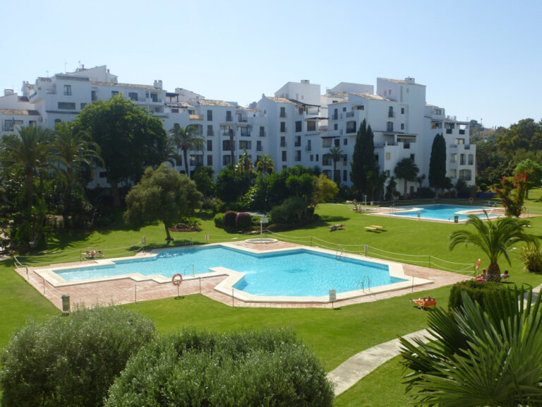 R4200616 | Middle Floor Apartment in Puerto Banús – € 485,000 – 2 beds, 2 baths