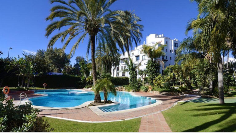 R4276366 | Middle Floor Apartment in Puerto Banús – € 485,000 – 2 beds, 2 baths