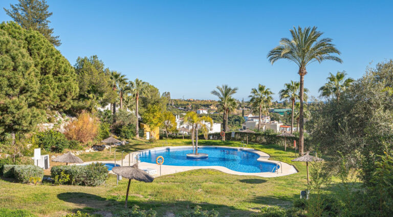 R4244386 | Penthouse Duplex in Estepona – € 490,000 – 3 beds, 3 baths