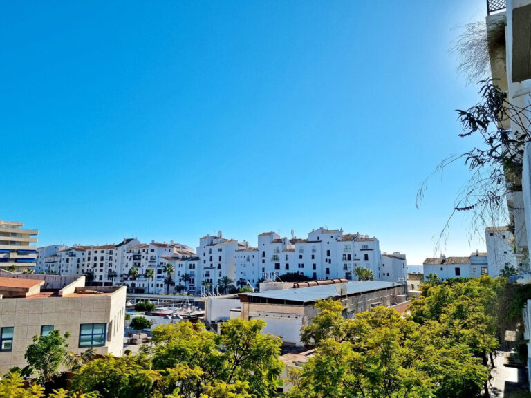 R4231246 | Middle Floor Apartment in Puerto Banús – € 495,000 – 2 beds, 2 baths