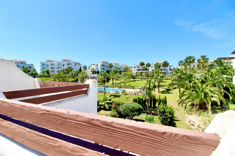 R4306465 | Townhouse in Estepona – € 495,000 – 4 beds, 2.5 baths