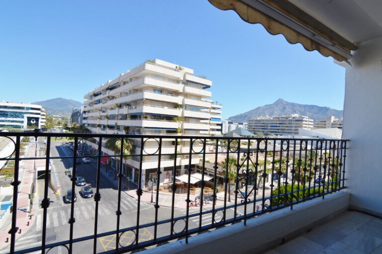 R3328996 | Middle Floor Apartment in Puerto Banús – € 500,000 – 2 beds, 1 baths