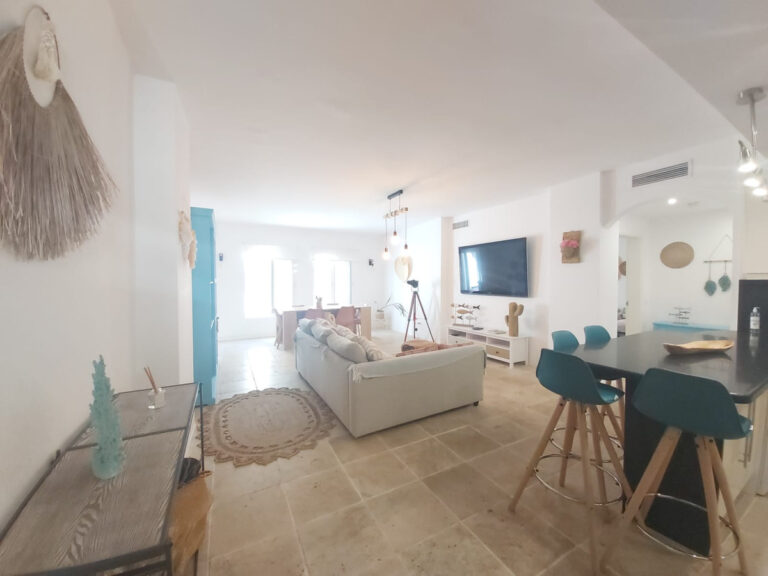 R4011577 | Middle Floor Apartment in Puerto Banús – € 500,000 – 2 beds, 2 baths