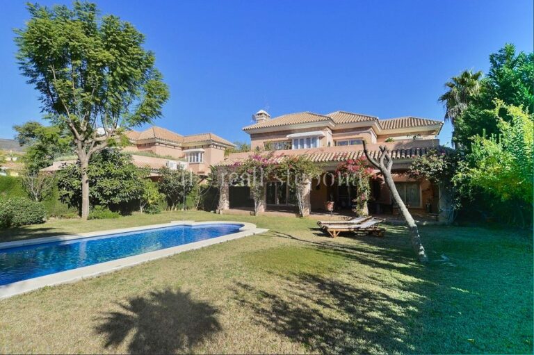 300-00946P | Villa in Nueva Andalucia – € 1,700,000 – 4 beds, 4 baths