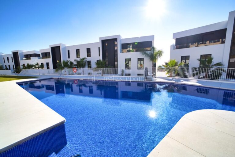 300-01086P | Apartment in Nueva Andalucia – € 900,000 – 3 beds, 3 baths