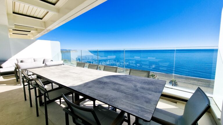 300-01423P | Penthouse in Estepona – € 1,985,000 – 4 beds, 4 baths