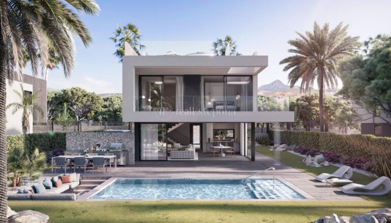 ne-CC-6Silv | Villa in Estepona – € 1,055,000 – 3 beds, 3 baths