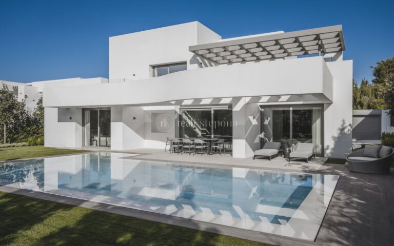 2357-DHFV | Villa in Estepona – € 2,595,000 – 5 beds, 5 baths
