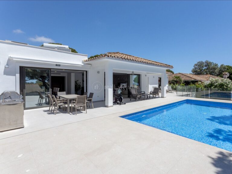 2437HFV | Villa in Marbella East – € 1,585,000 – 4 beds, 4 baths