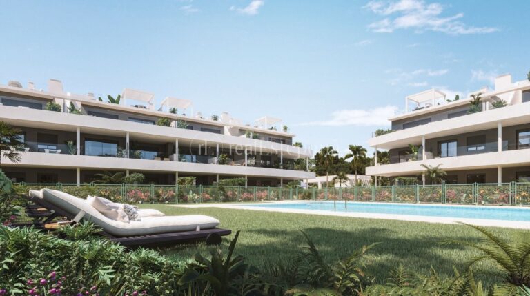 350-00374P | Penthouse in Estepona – € 700,000 – 3 beds, 2 baths