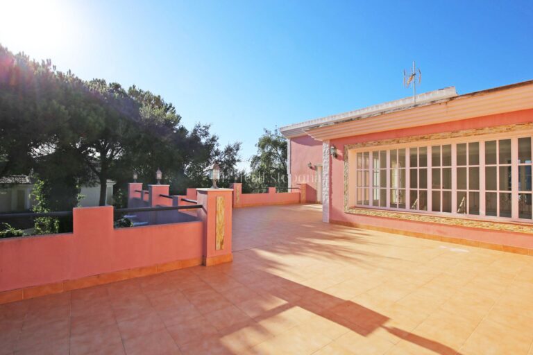 3332MLV | Villa in Marbella East – € 1,400,000 – 5 beds, 5 baths