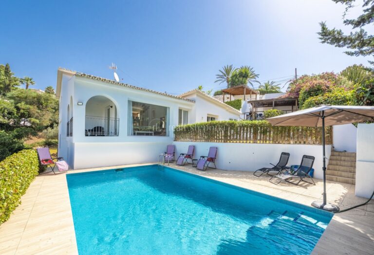 2440HFV | Villa in Marbella East – € 1,050,000 – 4 beds, 4 baths