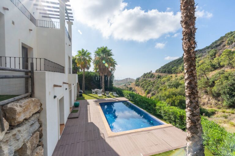 5066HFV | Villa in Benahavis – € 1,275,000 – 4 beds, 6 baths