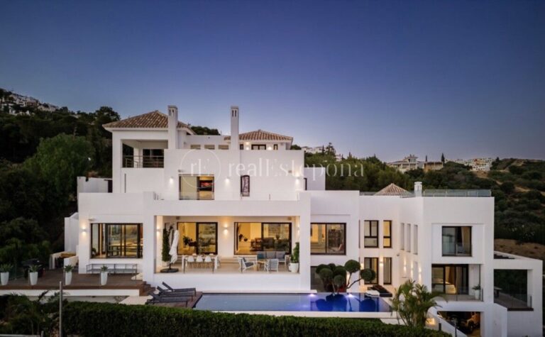 5051HFV | Villa in Marbella East – € 3,450,000 – 5 beds, 5 baths