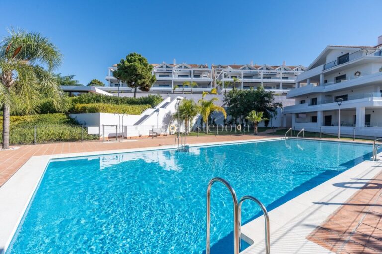 SKCDA001 | Duplex Penthouse in Estepona – € 345,000 – 2 beds, 2 baths