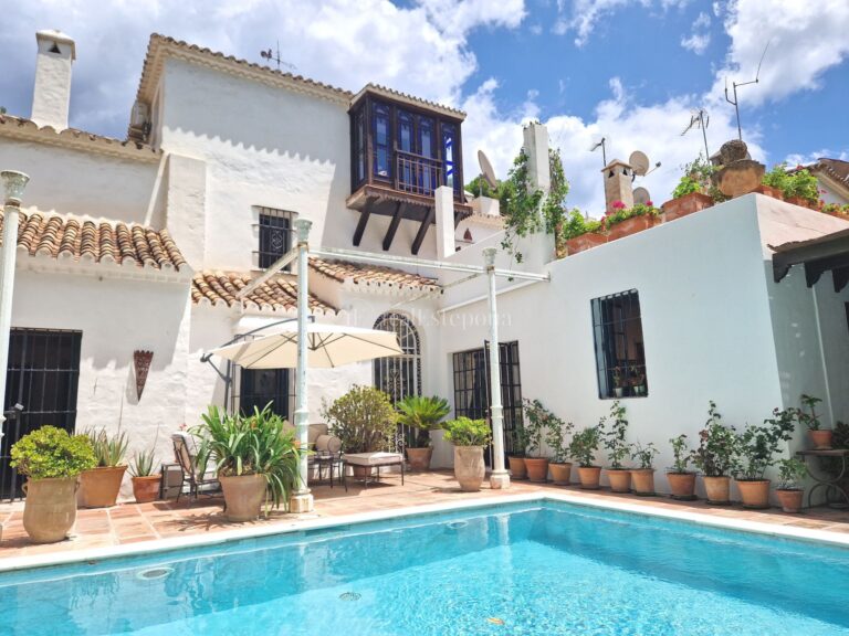 649-00005P | Chalet in Marbella Golden Mile – € 1,500,000 – 4 beds, 4 baths