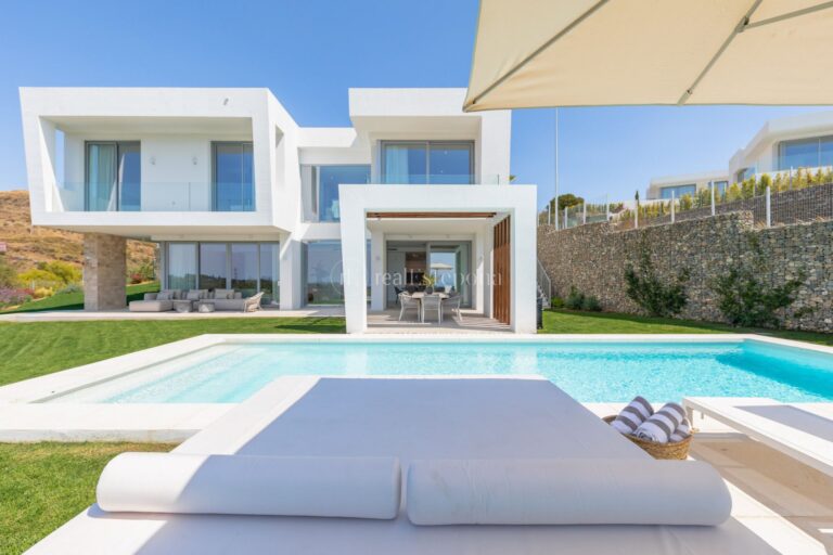 5173HFV | Villa in Marbella East – € 2,595,000 – 5 beds, 3 baths